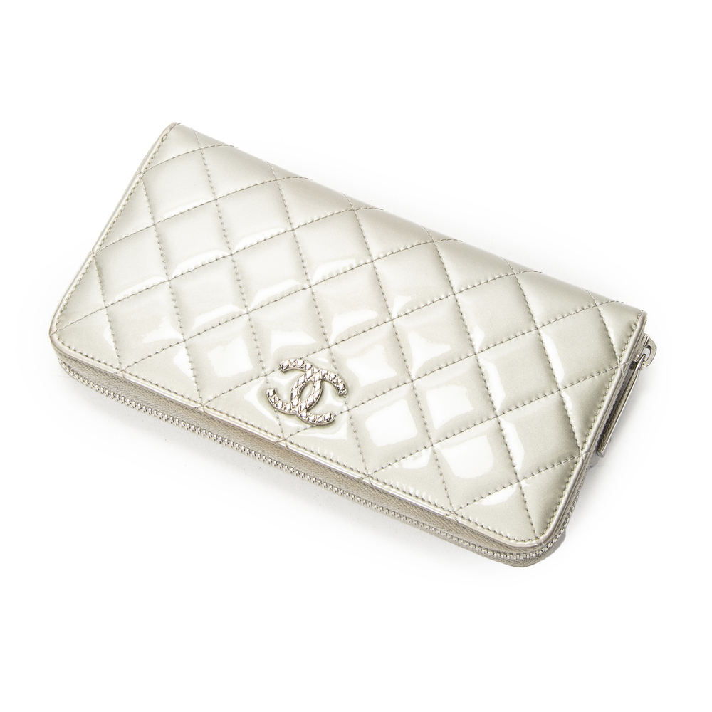 Chanel L-Gusset Zip Wallet